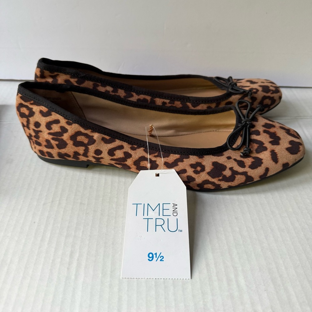 Time and Tru Shoes Women’s Size 9.5 Animal Print Flats with Black Trim New